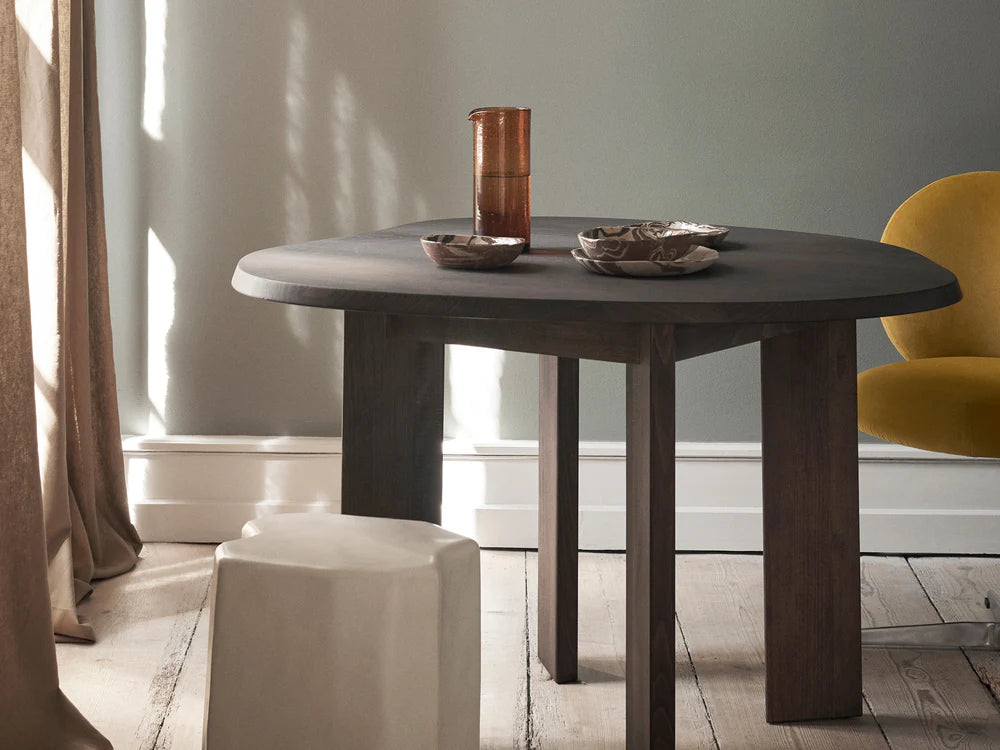 Tarn Eettafel – Organisch Rond – Donkerbruin Beukenhout (115cm)